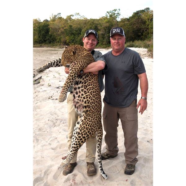 INFINITO SAFARIS: 13-Day/14-Night Leopard and Cape Buffalo Hunt for One Hunter in Tanzania