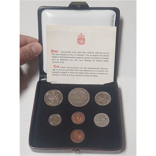 1976 7-coin Custom Set with two 1 Cent Coins. Housed in its original RCM case with gold Canada Coat 