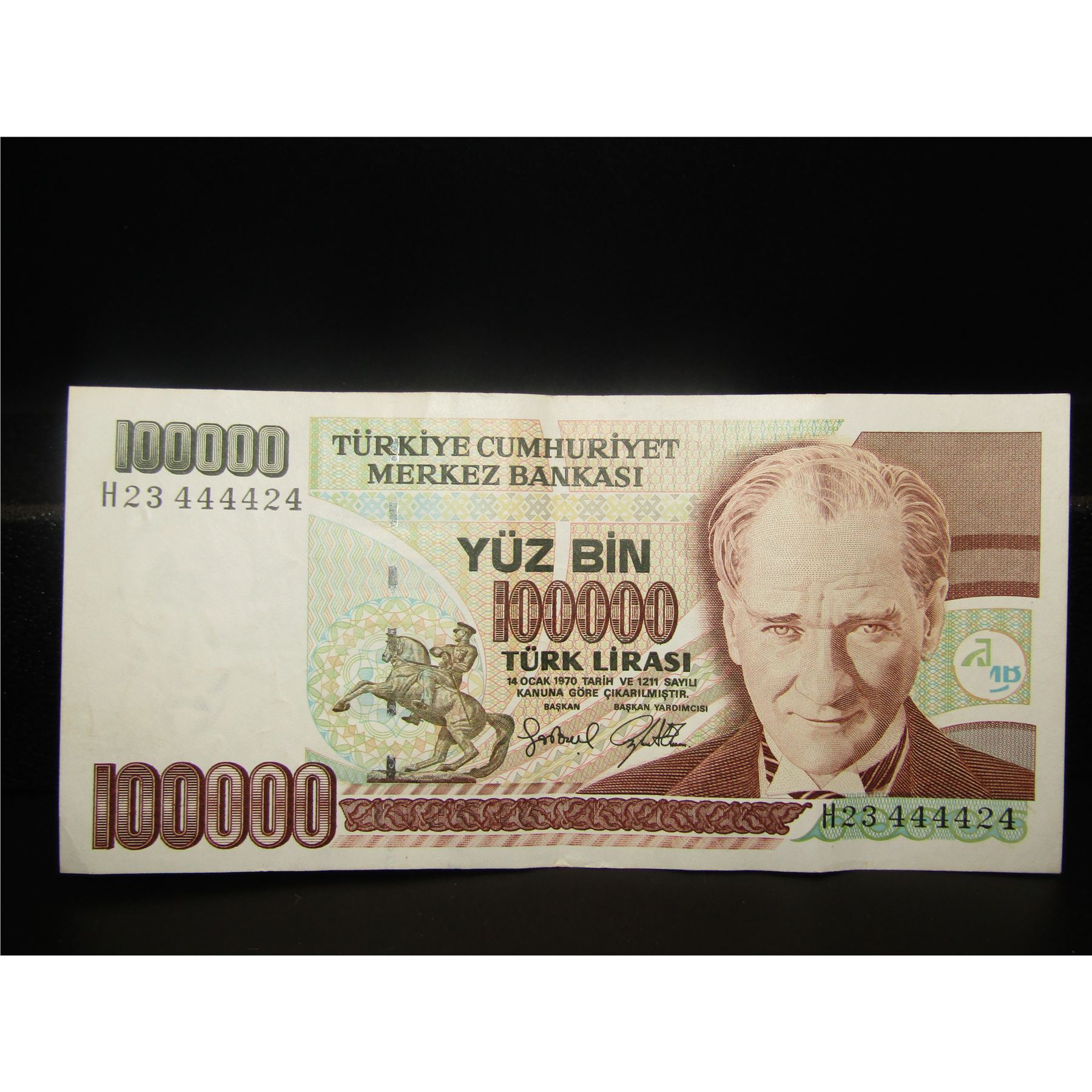 1970 Turkey 100000 Bank Note. Features Ataturk - the 1st Pres. Of Tukey