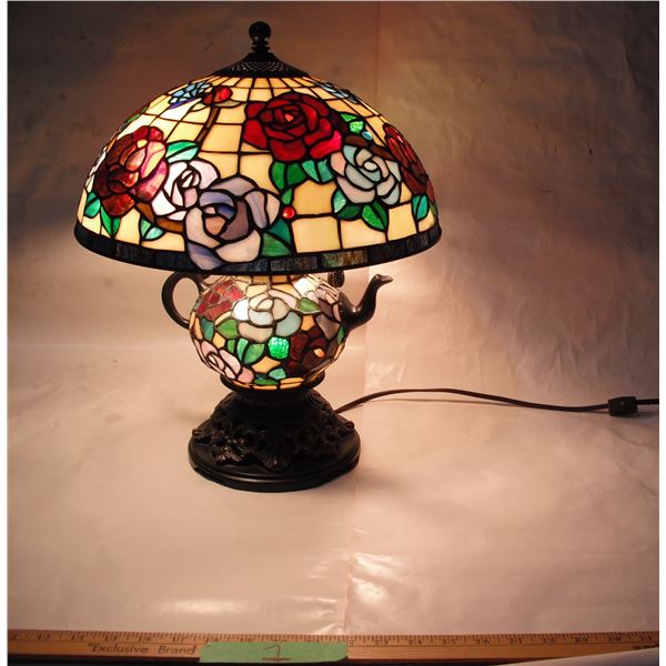 Beautiful Rare Tiffany Style Teapot Lamp, Working.  16.5” Tall. J.J. Peng Stamp on Shade.