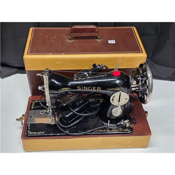 Singer sewing machine with carry case