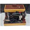Image 1 : Singer sewing machine with carry case