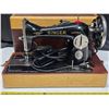 Image 2 : Singer sewing machine with carry case