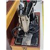 Image 3 : Singer sewing machine with carry case