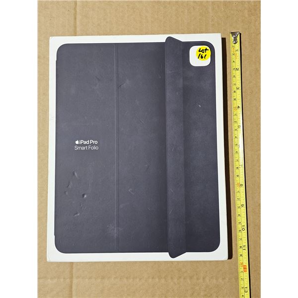 New in box Apple iPad 13 Pro 13 inch Smart Folio