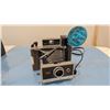 Image 2 : Vintage Polaroid 330 Land Camera with Flash and Case
