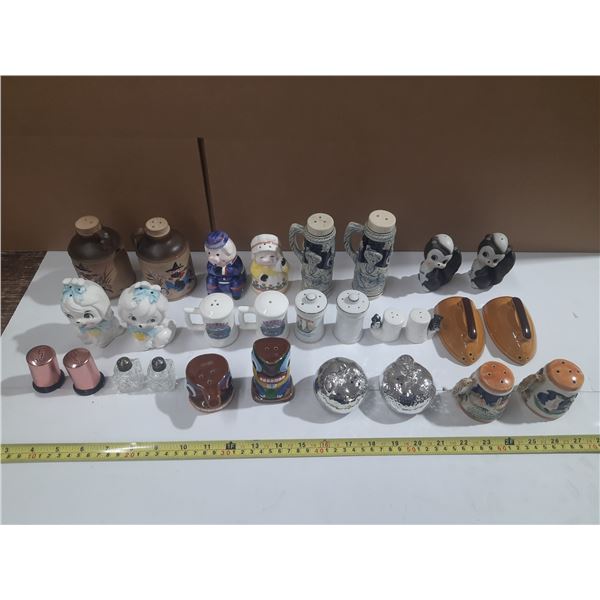 (14) Pair of Salt and Papper Shakers.