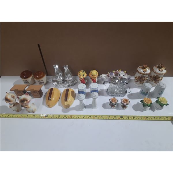 (14) Pair of Salt and Papper Shakers.