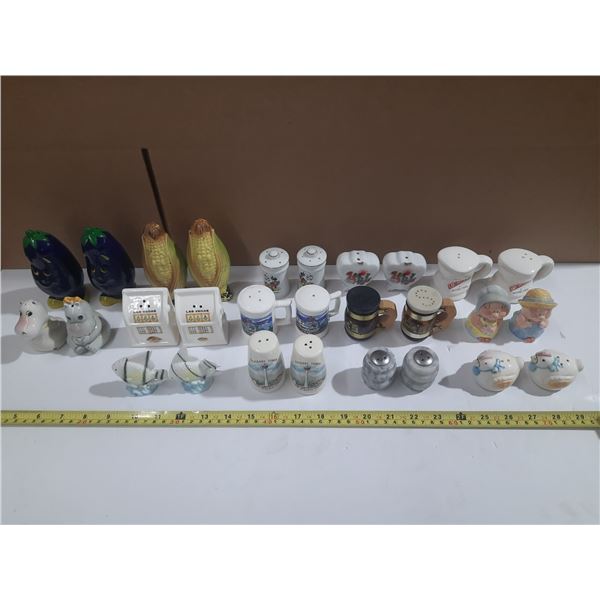 (14) Pair of Salt and Papper Shakers.