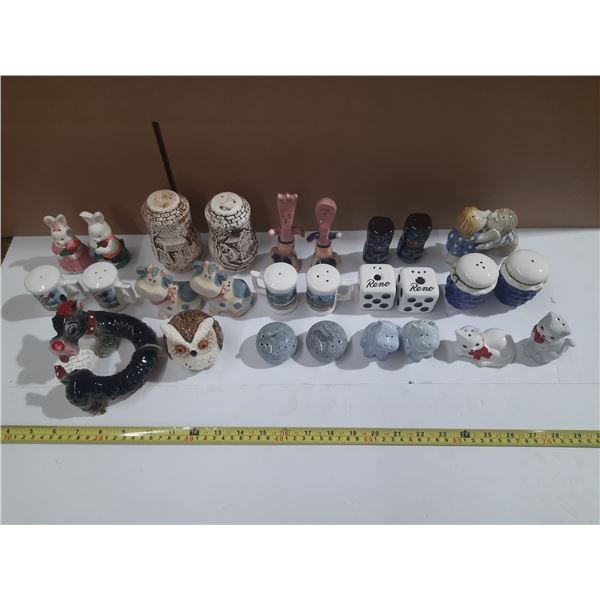 (14) Pair of Salt and Papper Shakers.