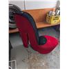 Image 3 : Red Heel Sofa Seat Décor