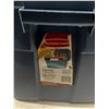 Image 4 : Rubbermaid Tote. (61 X 40.6 X 31.08 cm)