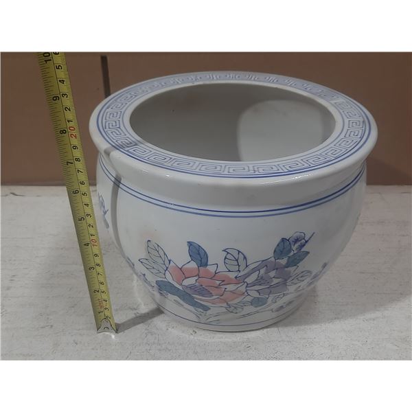 Vintage Chinese Porcelain Pot.
