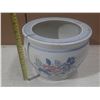 Image 1 : Vintage Chinese Porcelain Pot.