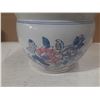 Image 5 : Vintage Chinese Porcelain Pot.