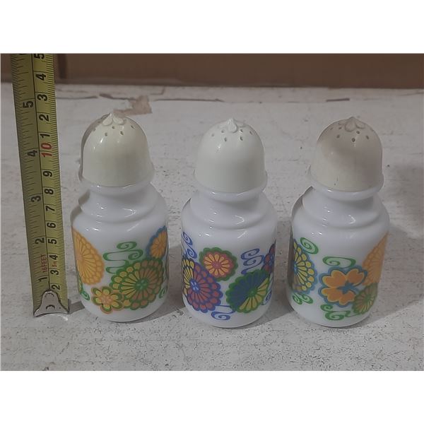 Vintage Avon "Flower Power" Solt and Pepper Shakers.
