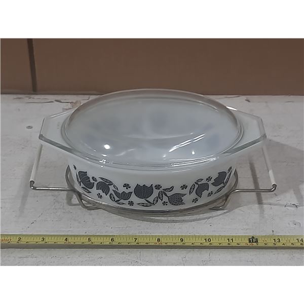 Pyrex Bowl with Lid and Stand.