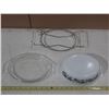 Image 3 : Pyrex Bowl with Lid and Stand.