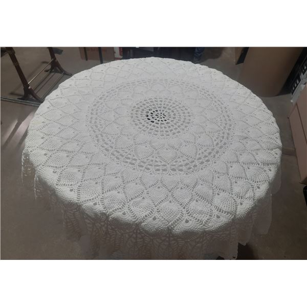 Vintage Circular Table Cloth - Diameter 48"(Approx)