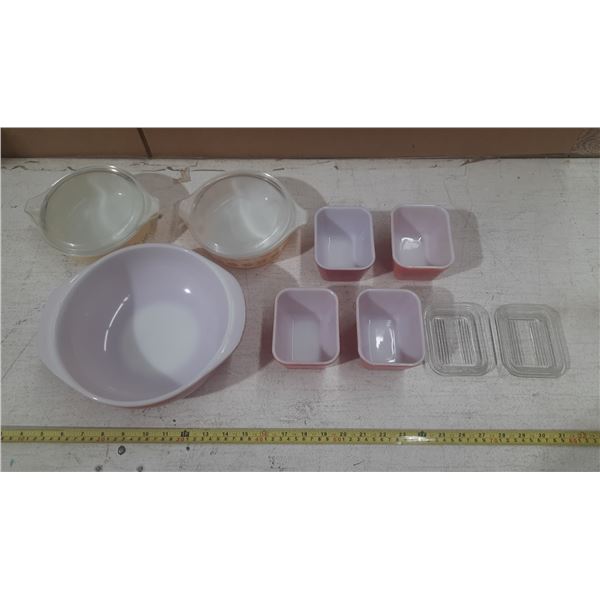Lot of Pyrex Bowls, Refrigerator Dish, etc. (Refrigerator dish lids have chips)