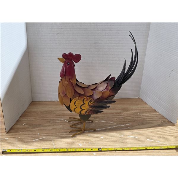 Small metal rooster décor statue