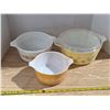 Image 1 : 3 pyrex nesting bowls and 1 lid