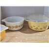Image 2 : 3 pyrex nesting bowls and 1 lid
