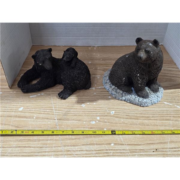 2 bear statues