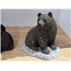 Image 3 : 2 bear statues