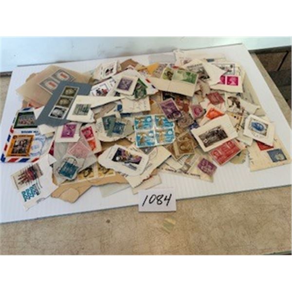 Lot of assorted world stamps