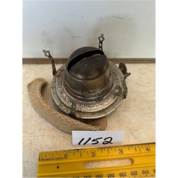 White flame lamp burner