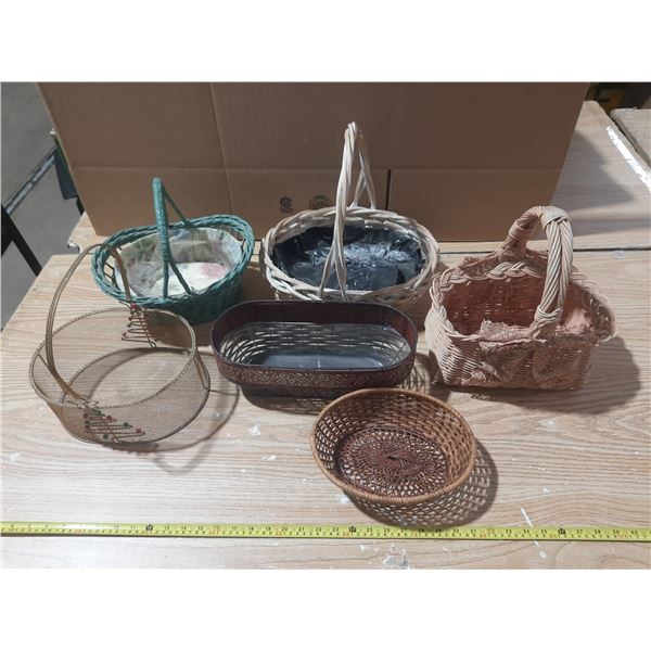 Lot of baskets of different size and colours.