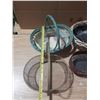 Image 5 : Lot of baskets of different size and colours.