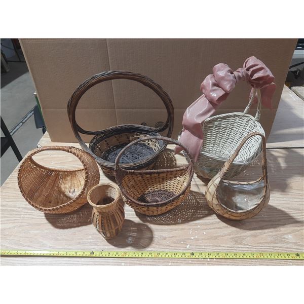 Lot of baskets of different size and colours.
