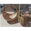 Image 3 : Lot of baskets of different size and colours.
