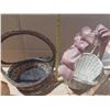Image 4 : Lot of baskets of different size and colours.