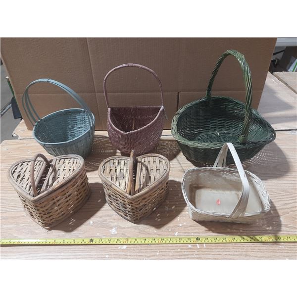 Lot of baskets of different size and colours.
