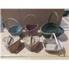 Image 1 : Lot of baskets of different size and colours.