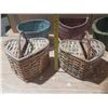 Image 2 : Lot of baskets of different size and colours.