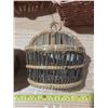 Image 3 : Lot of baskets of different size and colours.