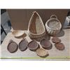 Image 1 : Lot of baskets of different size and colours.