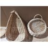 Image 5 : Lot of baskets of different size and colours.