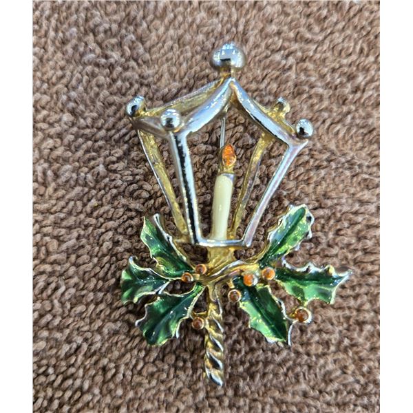 1331 - Vintage Holiday Lamp brooch. "Gerry Christmas Lantern pin" by Gerry's or Corel. Gold toned me