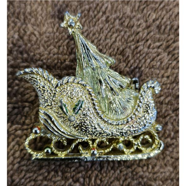 1334 - Vintage gold-tone Christmas brooch, Santa's Sleigh.  Popular 1950's - 1960's.  Marked Gerry's