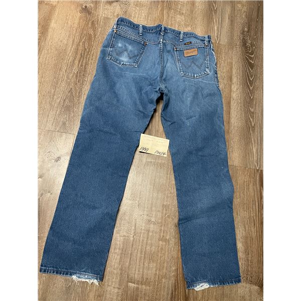 Wrangler men's copper rivet - W 40; L 34