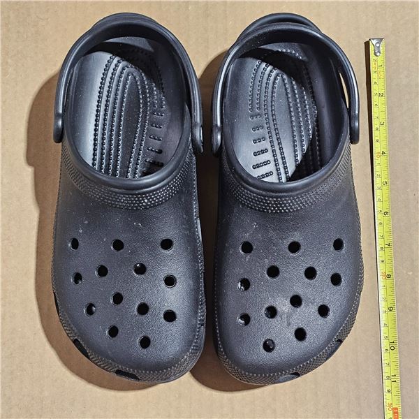 Unused Size 9 men size 11 Women Black Crocs