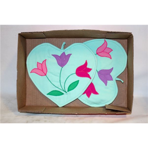 NEW HOME-MADE OVEN/POT HOLDERS 9.5"X8" TULIP