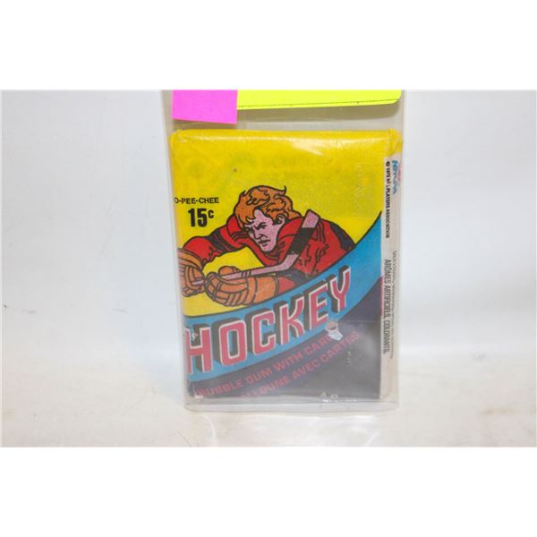 1975 OPC HOCKEY SEALED BUBBLE GUM WITH CARDS