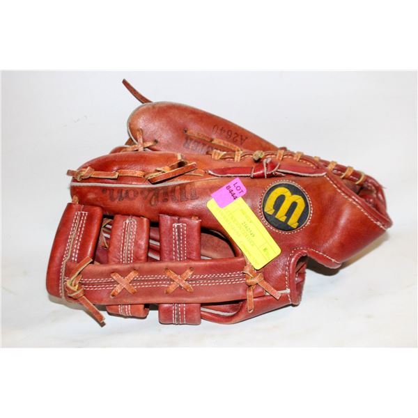 ADULT WILSON LEATHER BASEBALL GLOVE