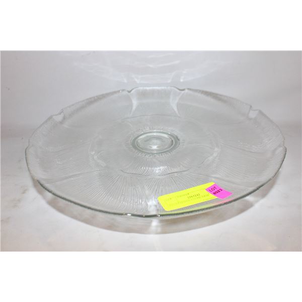 ELEVATED GLASS PIE DISH